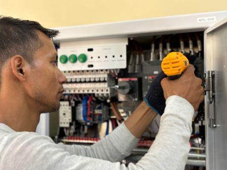 Instalaciones eléctricas y reparaciones sanitarias en La Reina